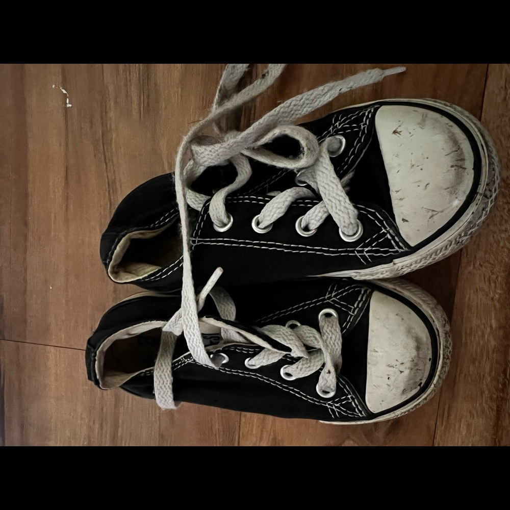 Black Converse toddler Size 7